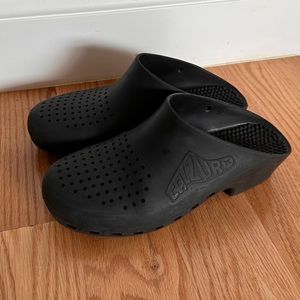 BIHOS Calzuro Classic Autoclave Clogs with holes